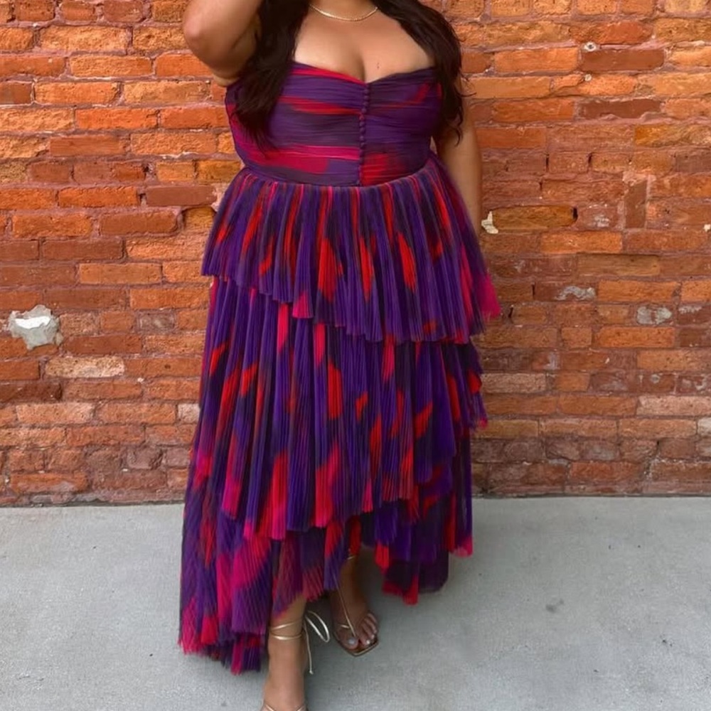 HUTCH AKILA SWEETHEART PLEATED TIERED MAXI DRESS